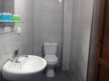 Фото номера Двухместный номер с 1 кроватью и балконом Гостевой дом Hotel Continental г. Гори 40