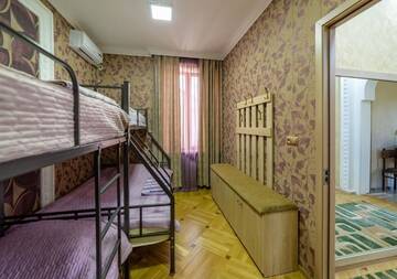 Фото номера Четырехместный номер Хостелы Tsera House г. Гори 7