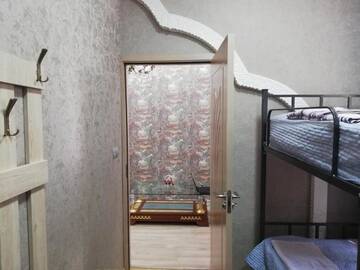 Фото номера Четырехместный номер Хостелы Tsera House г. Гори 3