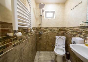 Фото номера Четырехместный номер Хостелы Tsera House г. Гори 4