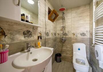 Фото номера Четырехместный номер Хостелы Tsera House г. Гори 5